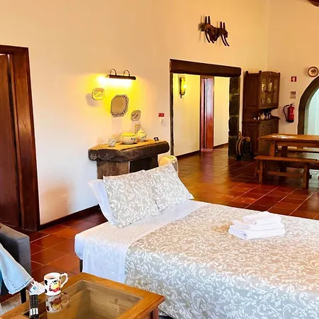 Casa Vaquinhas By Ponta Negra Azores Altares